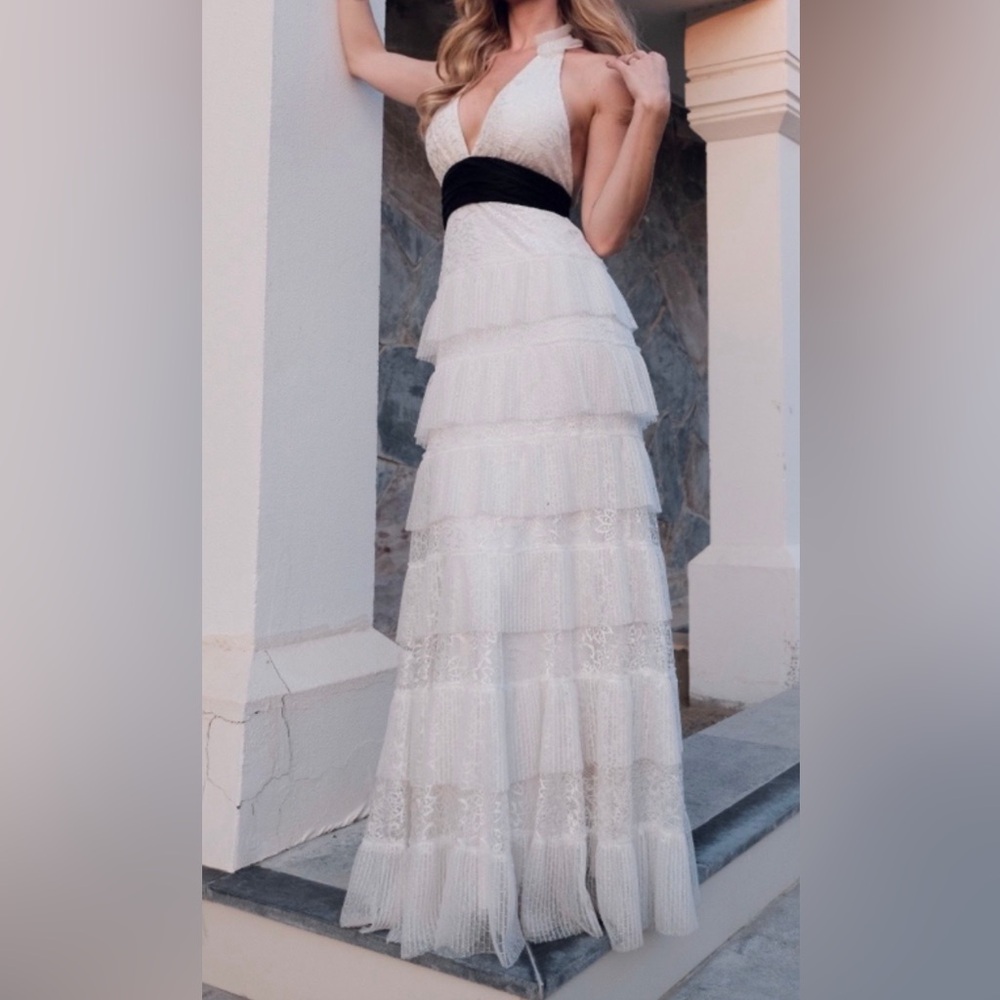 BCBG Size 4 Dress. hemmed for someone who is 5’4 with heels